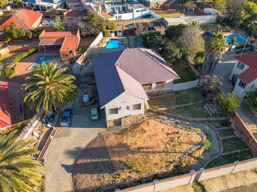 4 Bedroom Property for Sale in Linmeyer Gauteng