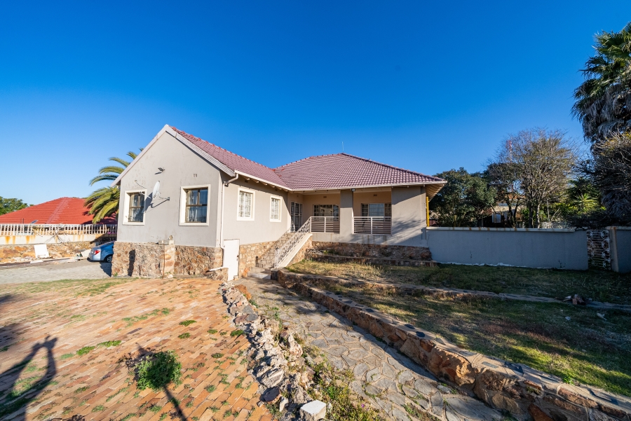 4 Bedroom Property for Sale in Linmeyer Gauteng