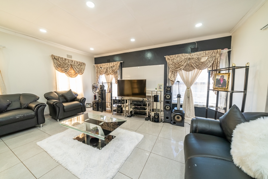 4 Bedroom Property for Sale in Linmeyer Gauteng