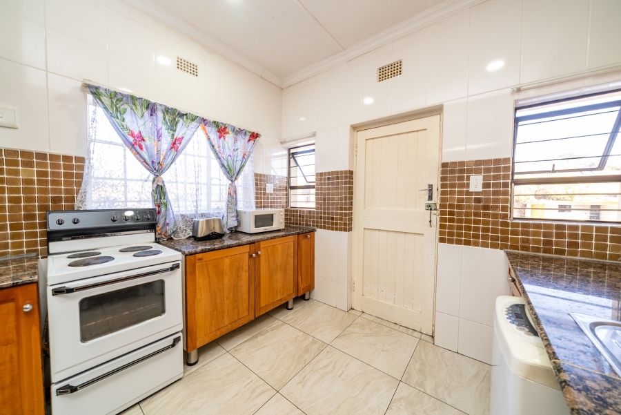 4 Bedroom Property for Sale in Linmeyer Gauteng