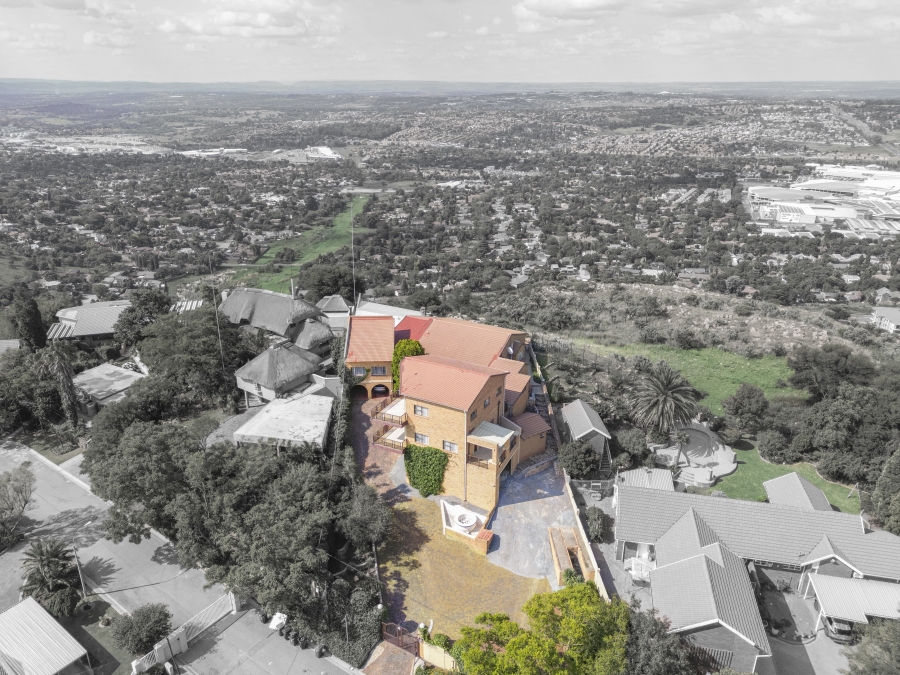 7 Bedroom Property for Sale in Constantia Kloof Gauteng