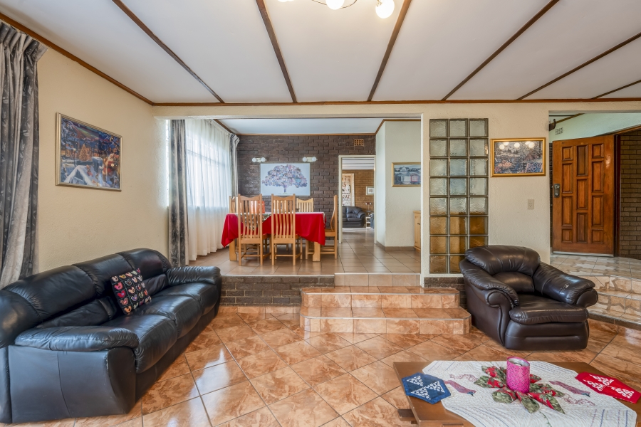 7 Bedroom Property for Sale in Constantia Kloof Gauteng