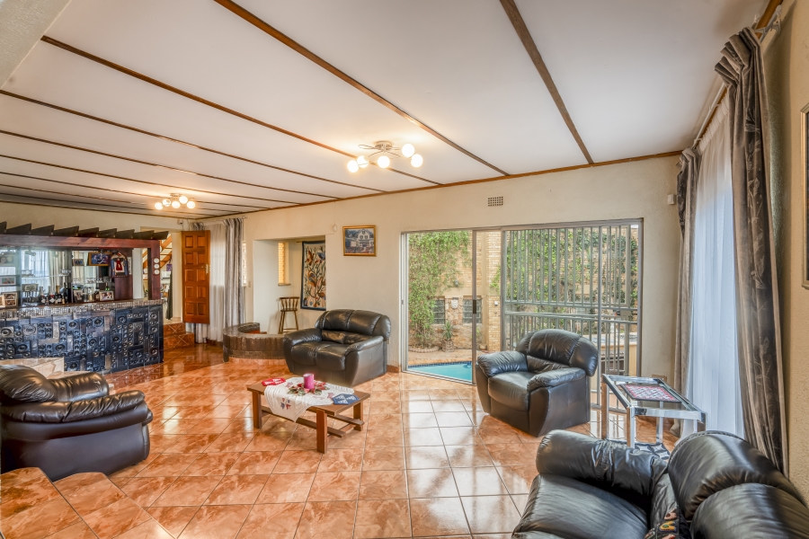 7 Bedroom Property for Sale in Constantia Kloof Gauteng