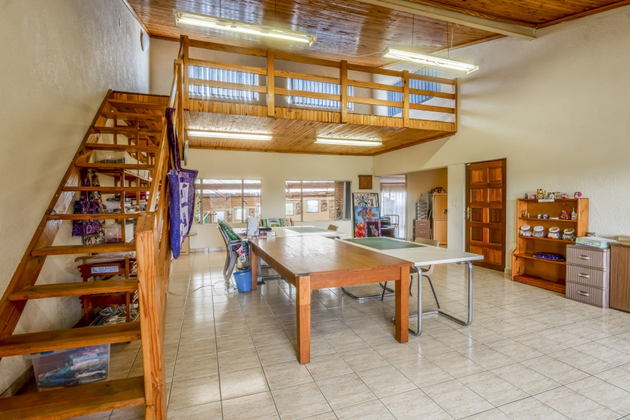 7 Bedroom Property for Sale in Constantia Kloof Gauteng