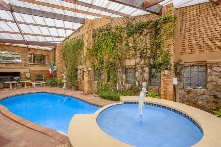 7 Bedroom Property for Sale in Constantia Kloof Gauteng