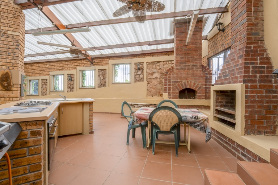 7 Bedroom Property for Sale in Constantia Kloof Gauteng