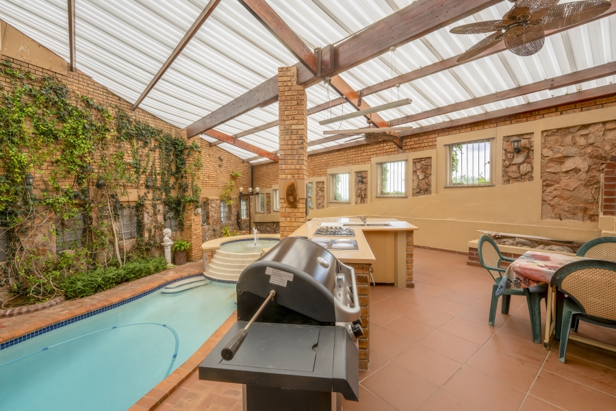 7 Bedroom Property for Sale in Constantia Kloof Gauteng