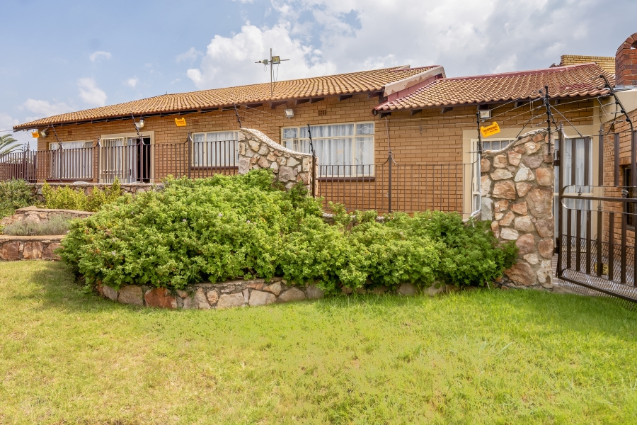 7 Bedroom Property for Sale in Constantia Kloof Gauteng