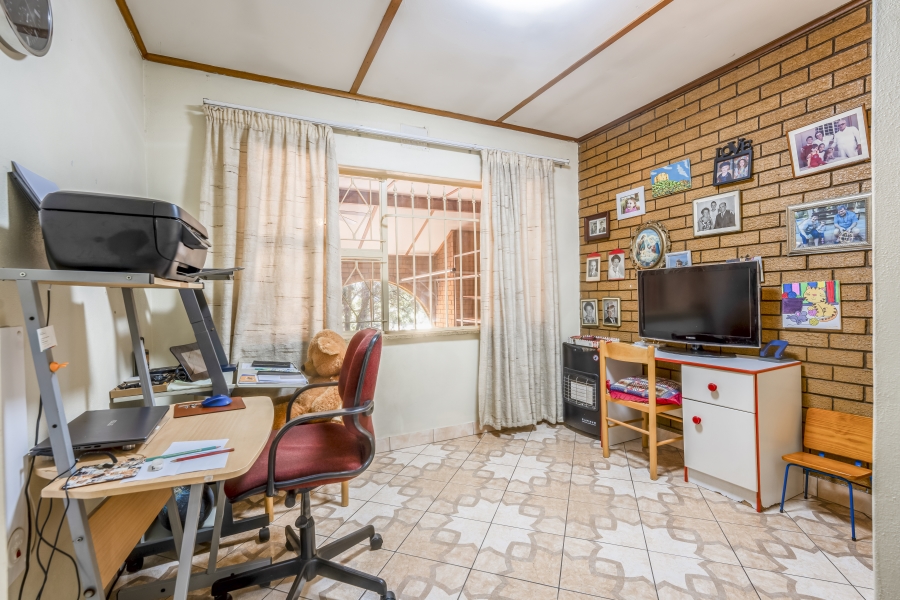 7 Bedroom Property for Sale in Constantia Kloof Gauteng