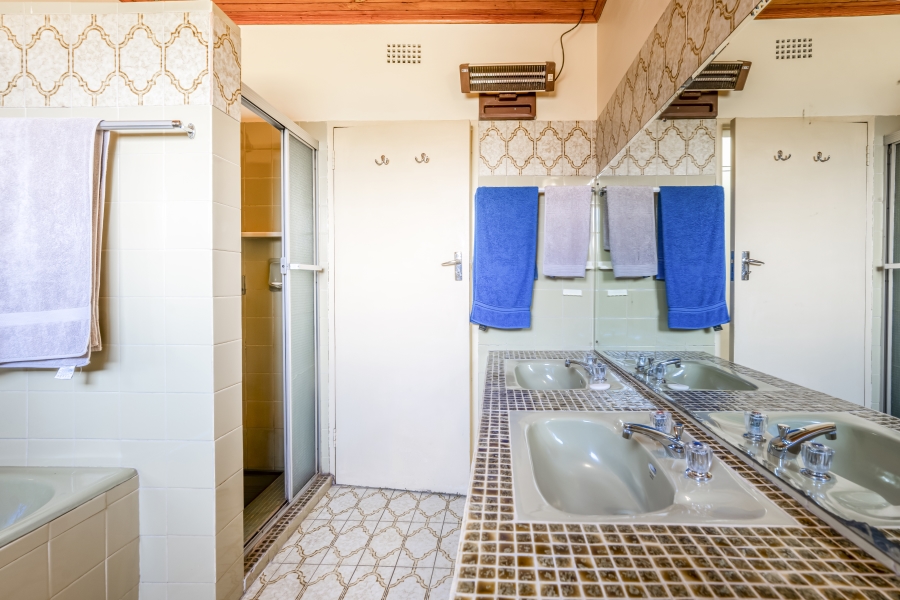 7 Bedroom Property for Sale in Constantia Kloof Gauteng