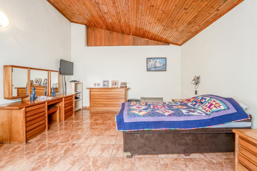 7 Bedroom Property for Sale in Constantia Kloof Gauteng