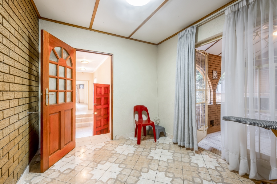 7 Bedroom Property for Sale in Constantia Kloof Gauteng