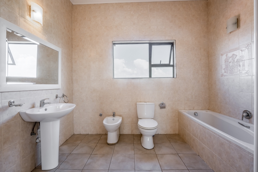 7 Bedroom Property for Sale in Constantia Kloof Gauteng