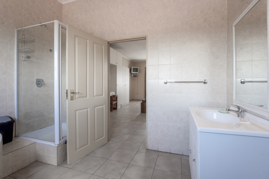 7 Bedroom Property for Sale in Constantia Kloof Gauteng