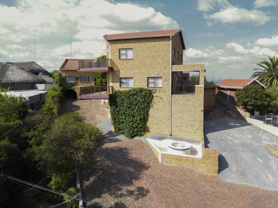 7 Bedroom Property for Sale in Constantia Kloof Gauteng