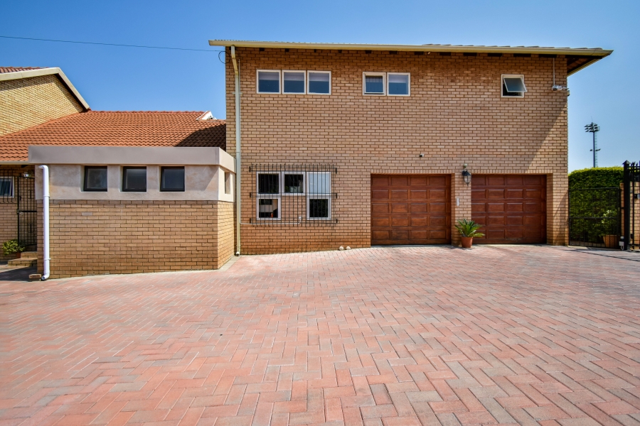 5 Bedroom Property for Sale in Garsfontein Gauteng