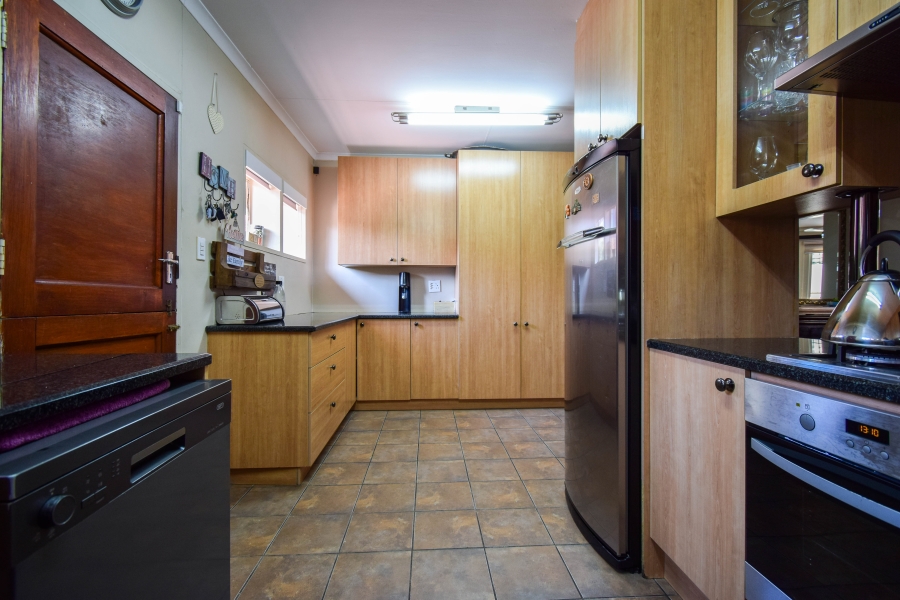 5 Bedroom Property for Sale in Garsfontein Gauteng