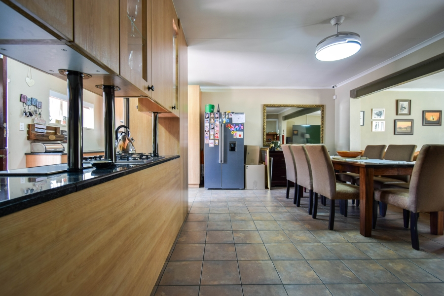 5 Bedroom Property for Sale in Garsfontein Gauteng