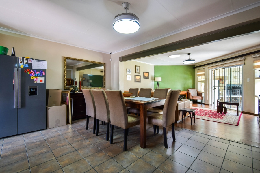 5 Bedroom Property for Sale in Garsfontein Gauteng