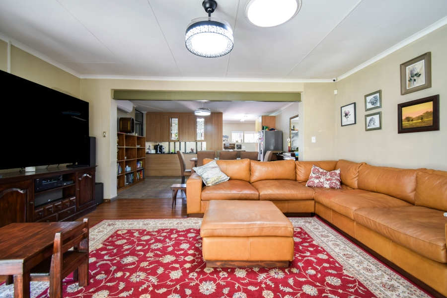 5 Bedroom Property for Sale in Garsfontein Gauteng