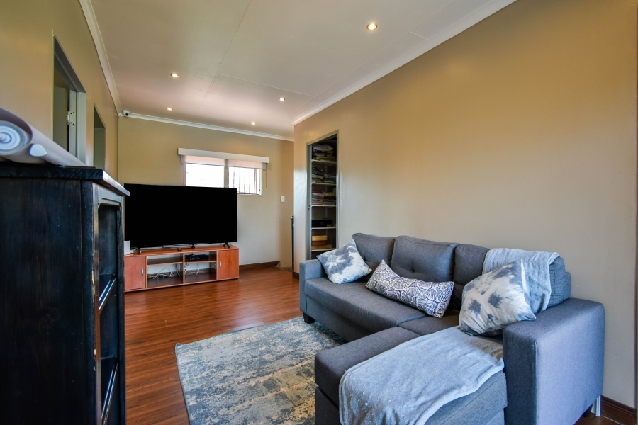 5 Bedroom Property for Sale in Garsfontein Gauteng