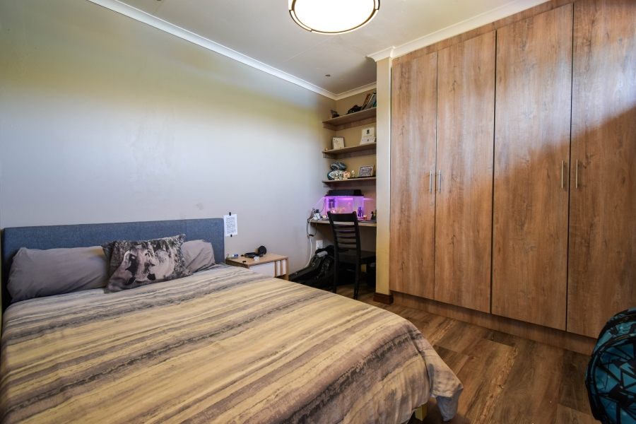 5 Bedroom Property for Sale in Garsfontein Gauteng