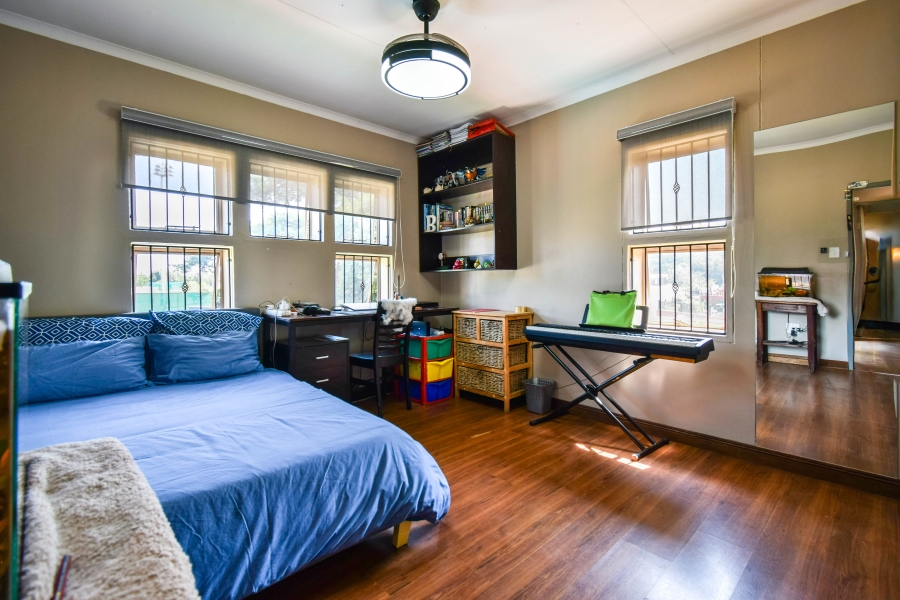 5 Bedroom Property for Sale in Garsfontein Gauteng