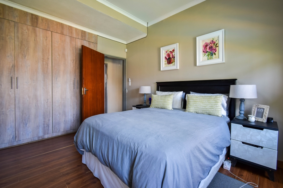 5 Bedroom Property for Sale in Garsfontein Gauteng