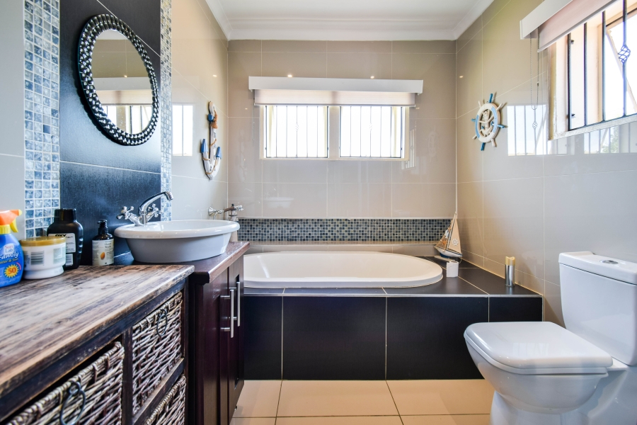 5 Bedroom Property for Sale in Garsfontein Gauteng