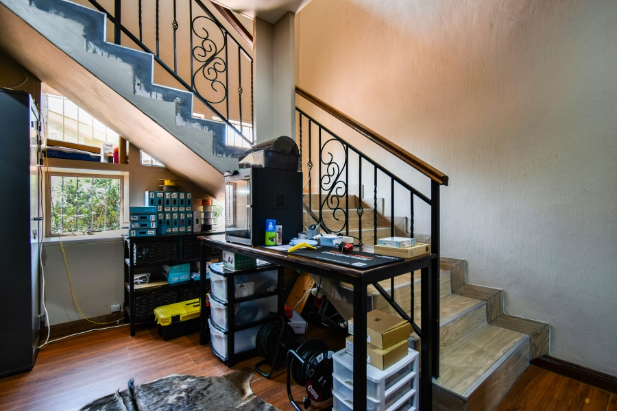 5 Bedroom Property for Sale in Garsfontein Gauteng