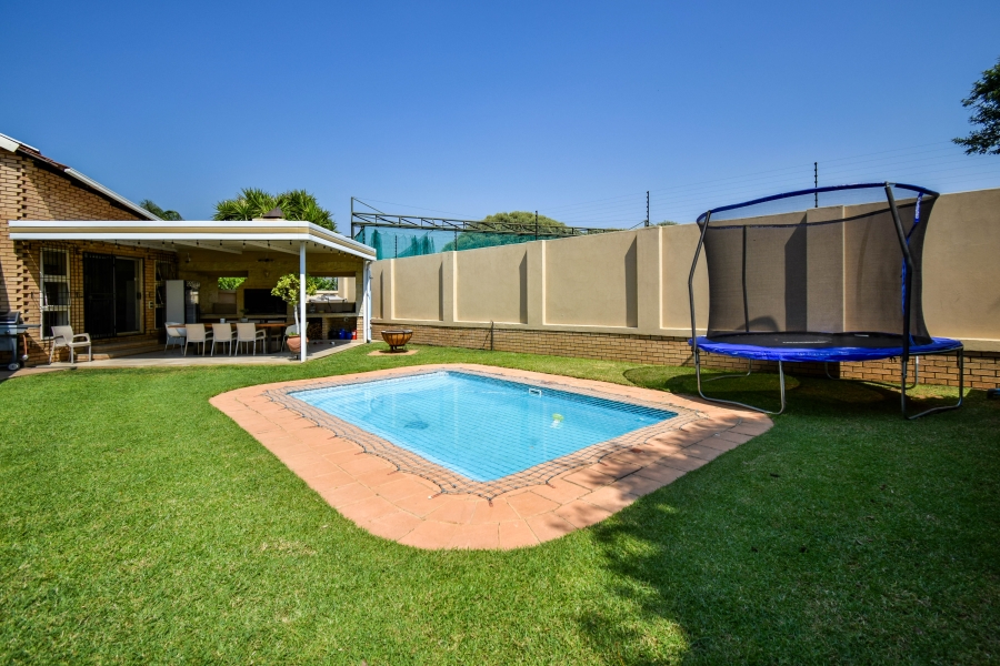 5 Bedroom Property for Sale in Garsfontein Gauteng