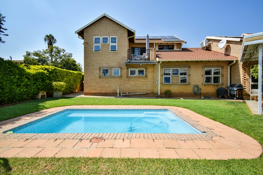 5 Bedroom Property for Sale in Garsfontein Gauteng
