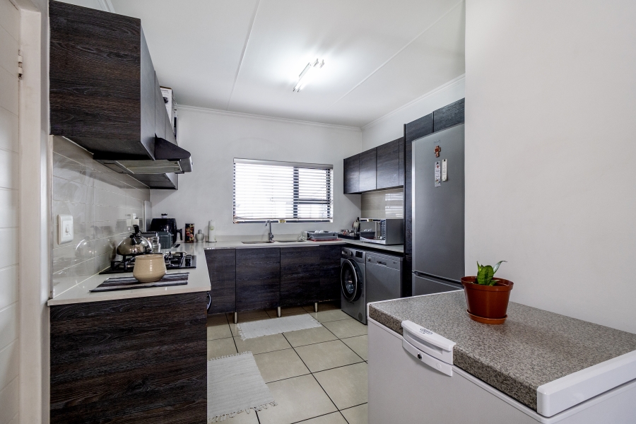 2 Bedroom Property for Sale in Greenstone Crest Gauteng