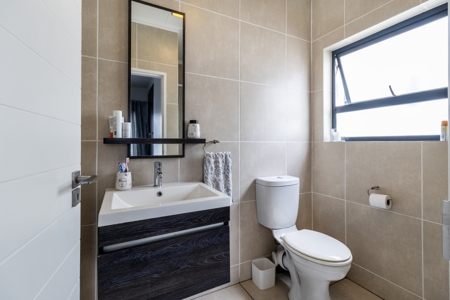 2 Bedroom Property for Sale in Greenstone Crest Gauteng