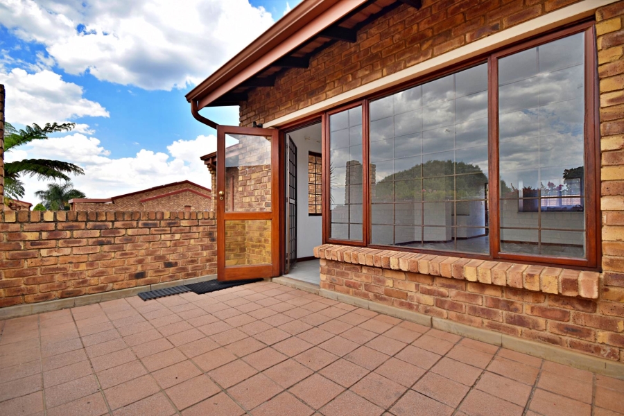 2 Bedroom Property for Sale in Bromhof Gauteng