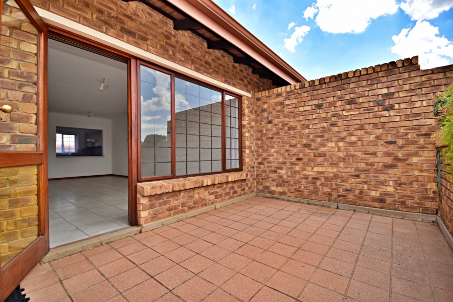 2 Bedroom Property for Sale in Bromhof Gauteng