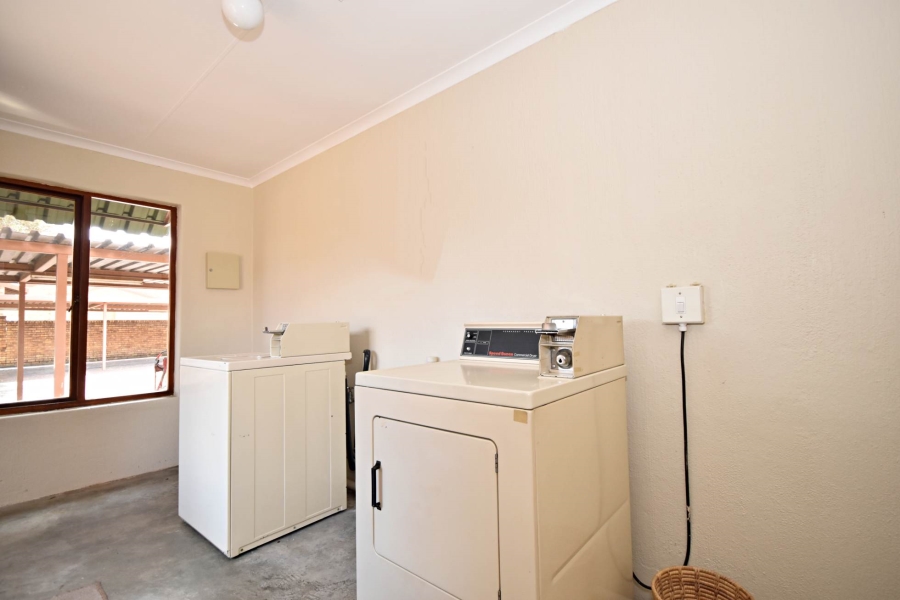 2 Bedroom Property for Sale in Bromhof Gauteng