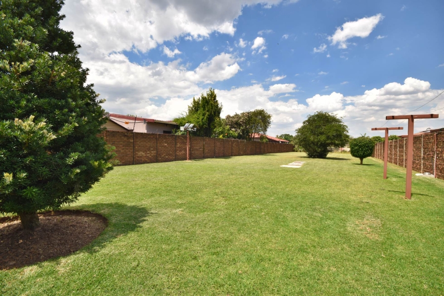 2 Bedroom Property for Sale in Bromhof Gauteng
