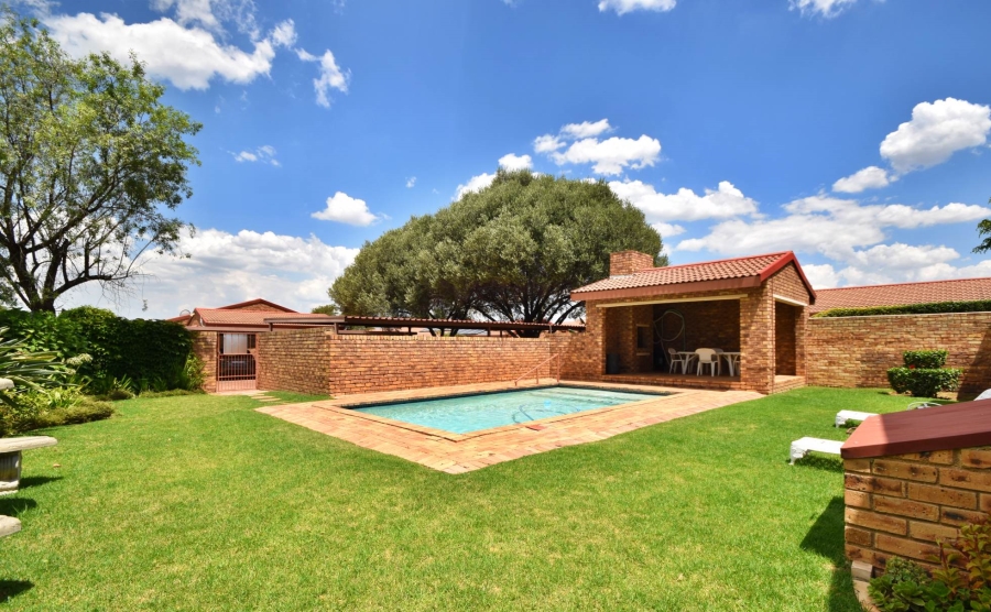 2 Bedroom Property for Sale in Bromhof Gauteng