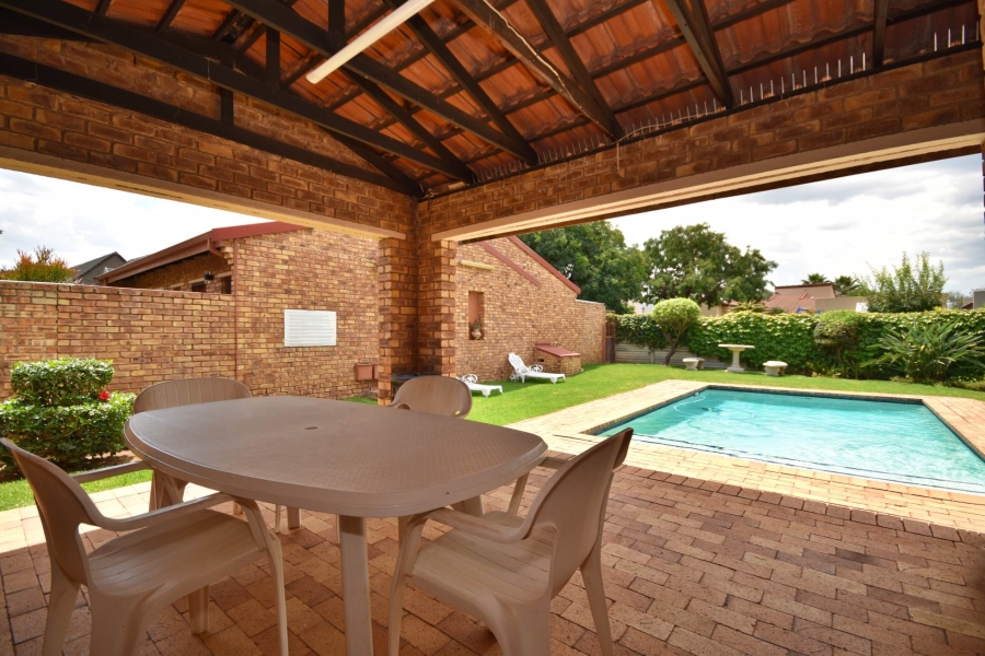 2 Bedroom Property for Sale in Bromhof Gauteng