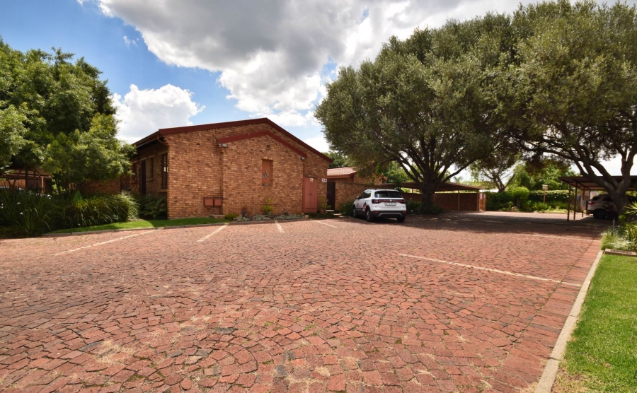 2 Bedroom Property for Sale in Bromhof Gauteng