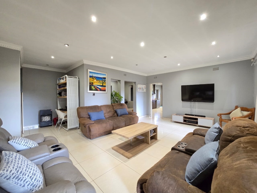 4 Bedroom Property for Sale in Helderkruin Gauteng