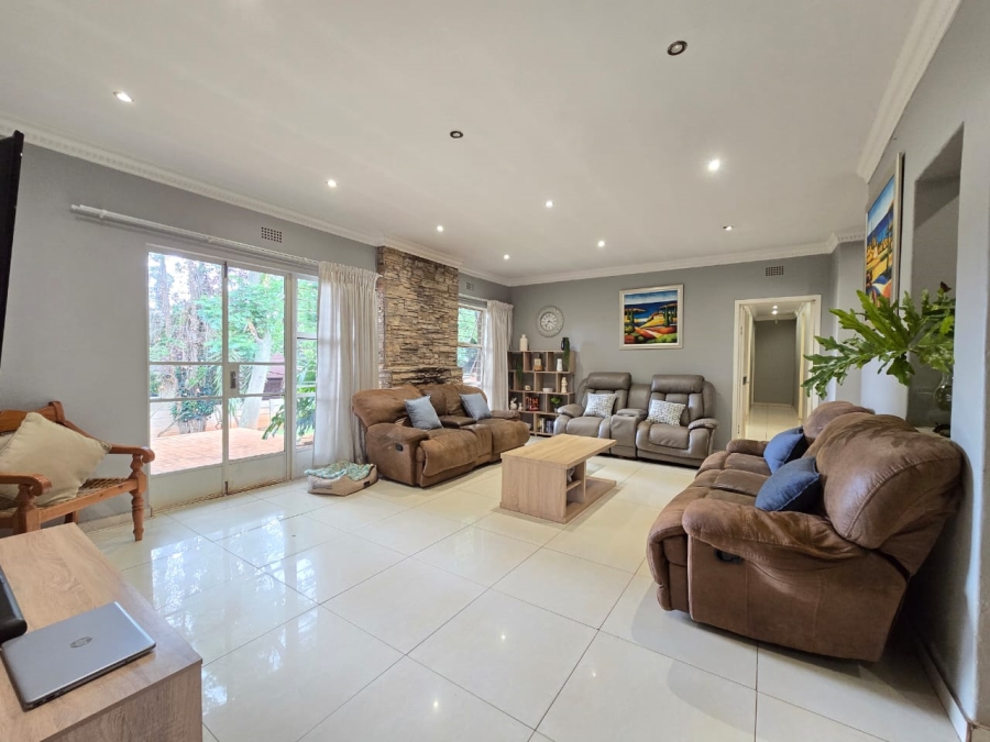 4 Bedroom Property for Sale in Helderkruin Gauteng