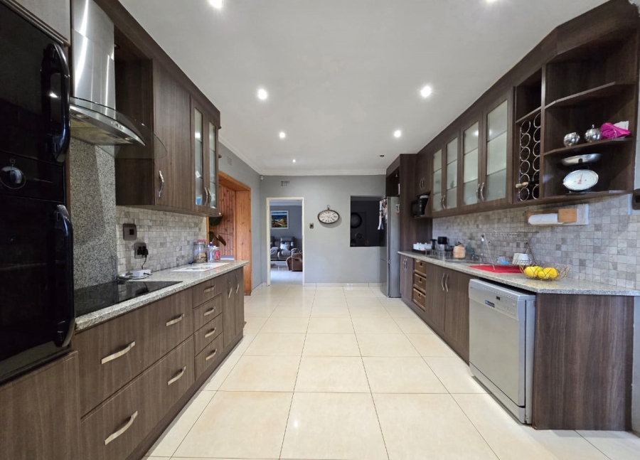 4 Bedroom Property for Sale in Helderkruin Gauteng