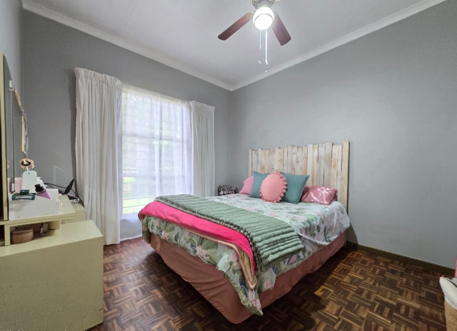 4 Bedroom Property for Sale in Helderkruin Gauteng