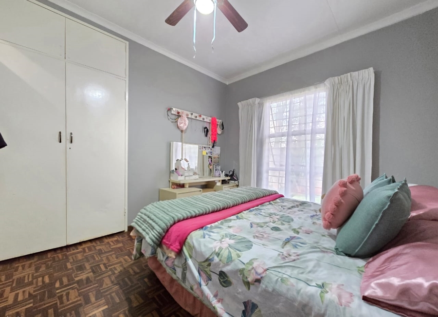 4 Bedroom Property for Sale in Helderkruin Gauteng