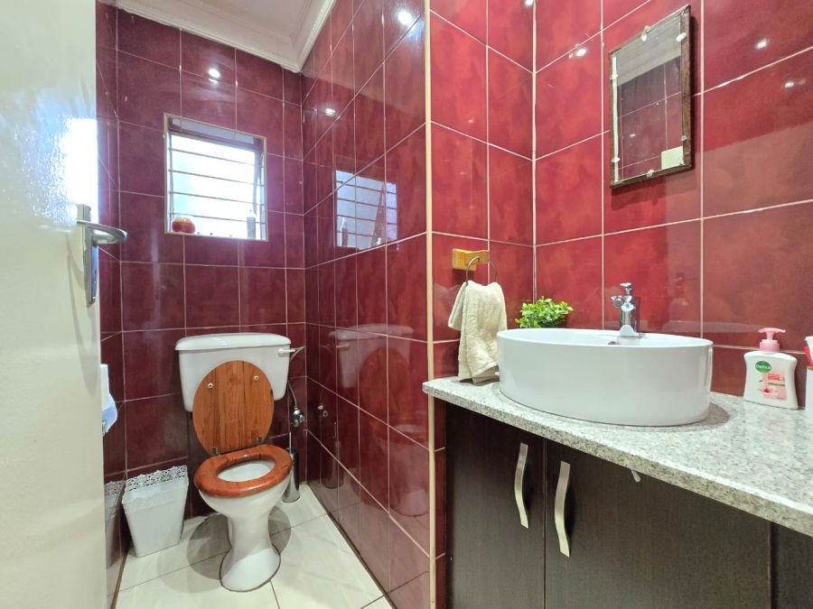 4 Bedroom Property for Sale in Helderkruin Gauteng