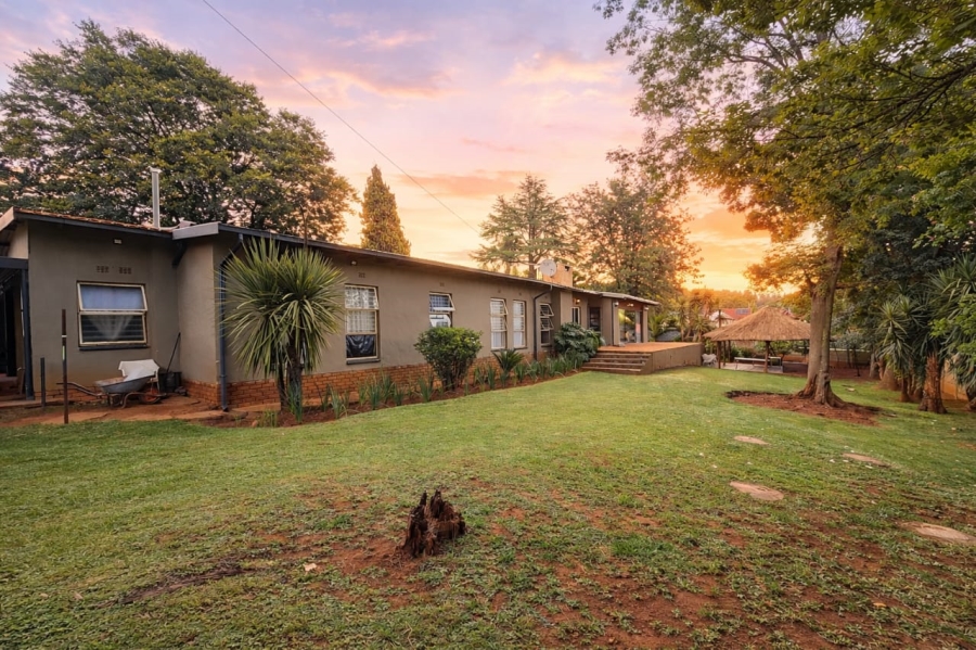 4 Bedroom Property for Sale in Helderkruin Gauteng