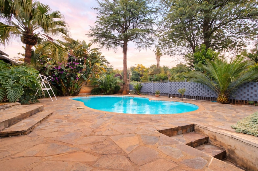 4 Bedroom Property for Sale in Helderkruin Gauteng