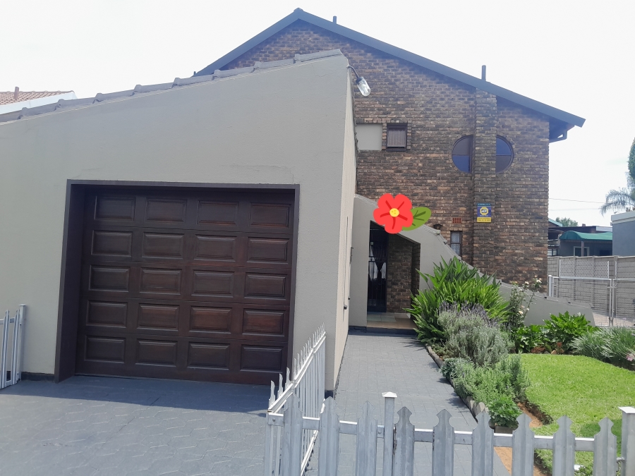 4 Bedroom Property for Sale in Eersterust Gauteng